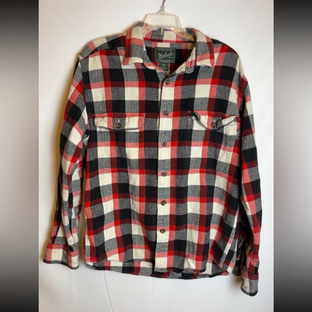 Woolrich Men’s Flannel Shirt Size Medium Red Black White Plaid EUC Pockets
